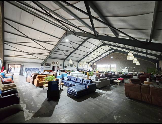 700M² SHOWROOM FOR SALE IN RUIMSIG NOORD